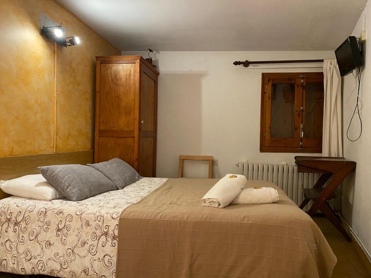 Hostal La Cuineta De Cal Triuet Gósol Eksteriør billede